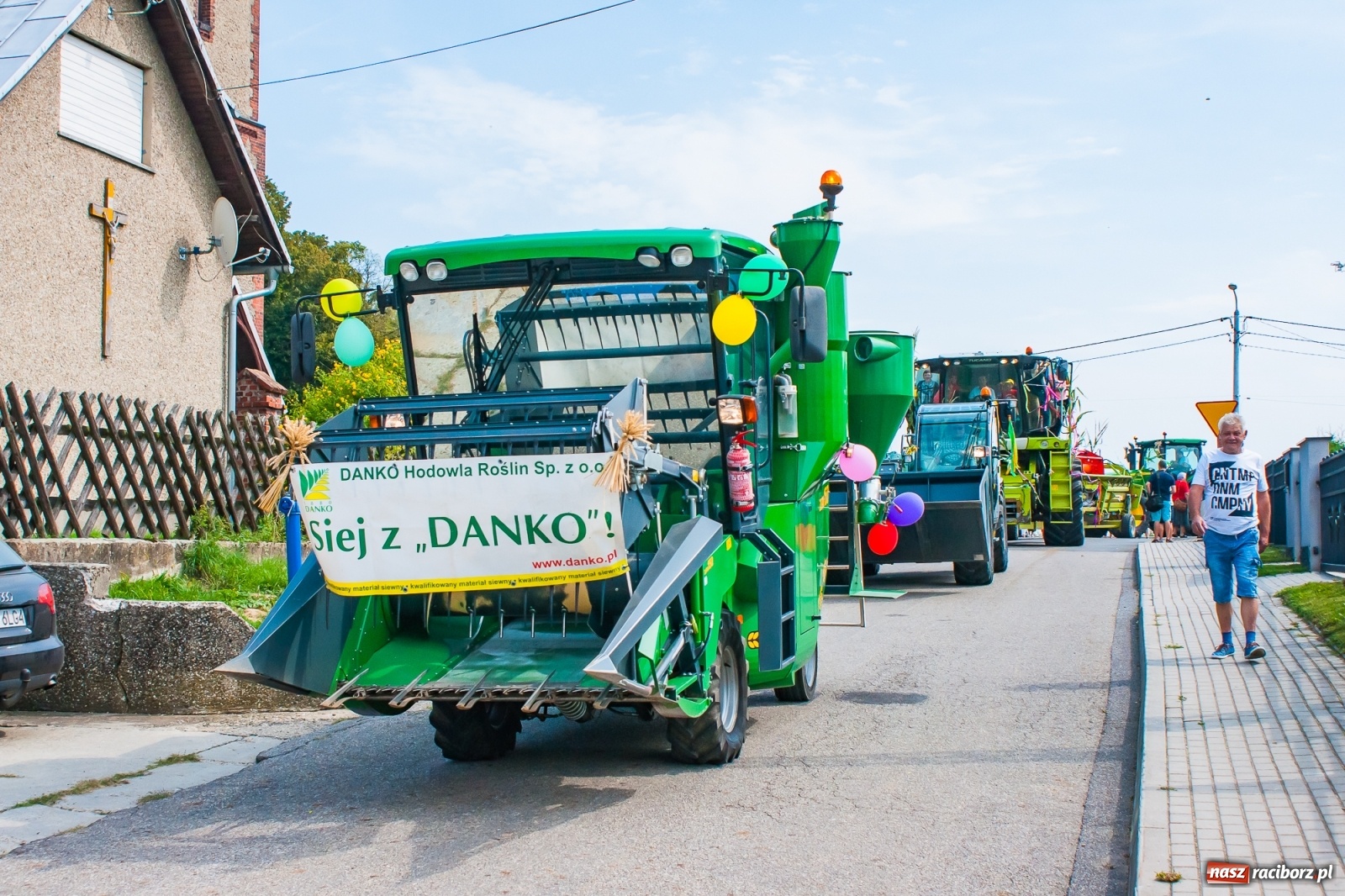 Zdjęcie w galerii na portalu naszraciborz.pl: Pozbierałeś z pola chłopie, teraz pomyśl o urlopie. Dożynki w Szonowicach [FOTO i WIDEO] wiadomości z regionu