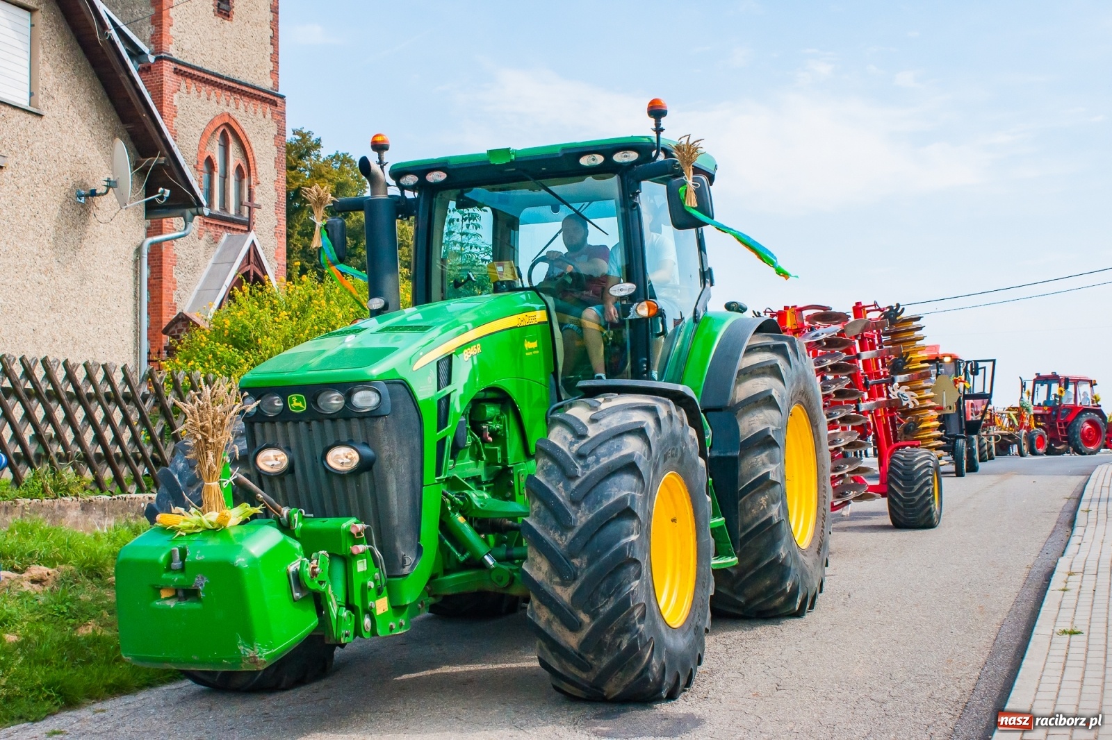 Zdjęcie w galerii na portalu naszraciborz.pl: Pozbierałeś z pola chłopie, teraz pomyśl o urlopie. Dożynki w Szonowicach [FOTO i WIDEO] wiadomości z regionu
