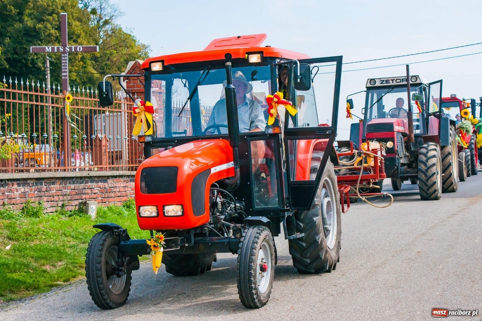 Zdjęcie w galerii na portalu naszraciborz.pl: Pozbierałeś z pola chłopie, teraz pomyśl o urlopie. Dożynki w Szonowicach [FOTO i WIDEO] wiadomości z regionu