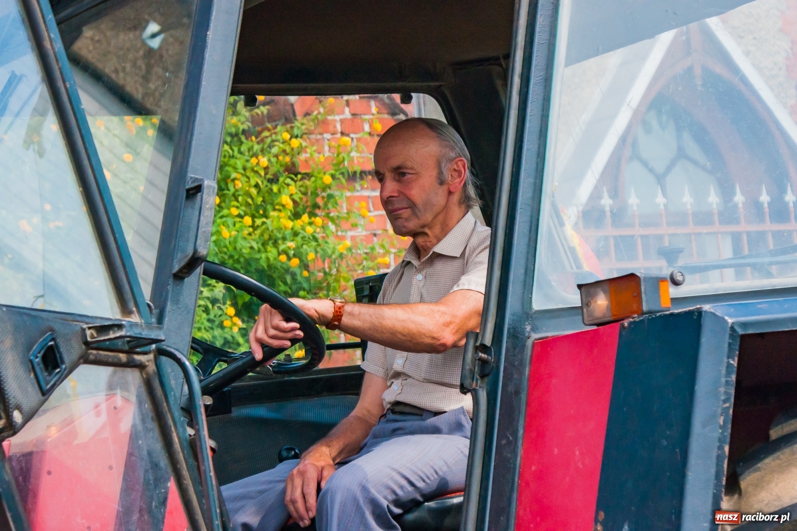 Zdjęcie w galerii na portalu naszraciborz.pl: Pozbierałeś z pola chłopie, teraz pomyśl o urlopie. Dożynki w Szonowicach [FOTO i WIDEO] wiadomości z regionu