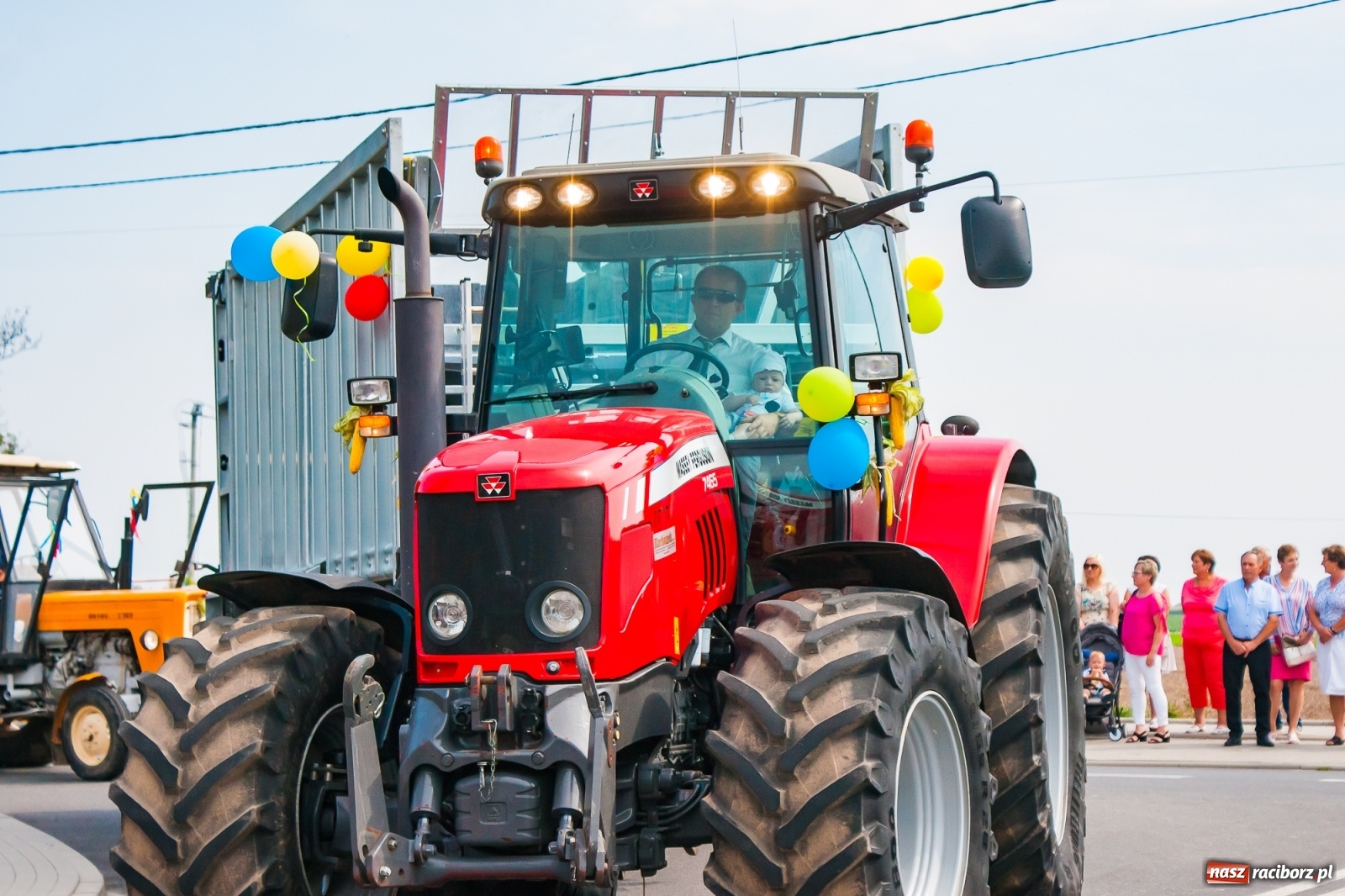 Zdjęcie w galerii na portalu naszraciborz.pl: Pozbierałeś z pola chłopie, teraz pomyśl o urlopie. Dożynki w Szonowicach [FOTO i WIDEO] wiadomości z regionu