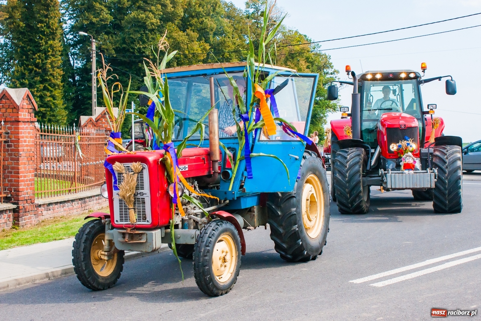 Zdjęcie w galerii na portalu naszraciborz.pl: Pozbierałeś z pola chłopie, teraz pomyśl o urlopie. Dożynki w Szonowicach [FOTO i WIDEO] wiadomości z regionu