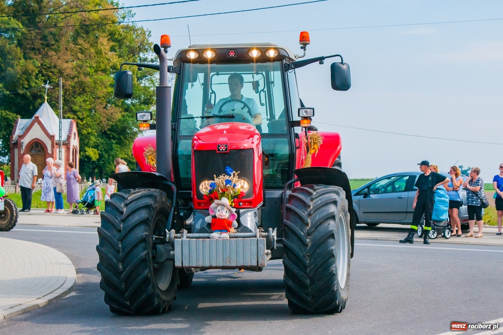Zdjęcie w galerii na portalu naszraciborz.pl: Pozbierałeś z pola chłopie, teraz pomyśl o urlopie. Dożynki w Szonowicach [FOTO i WIDEO] wiadomości z regionu