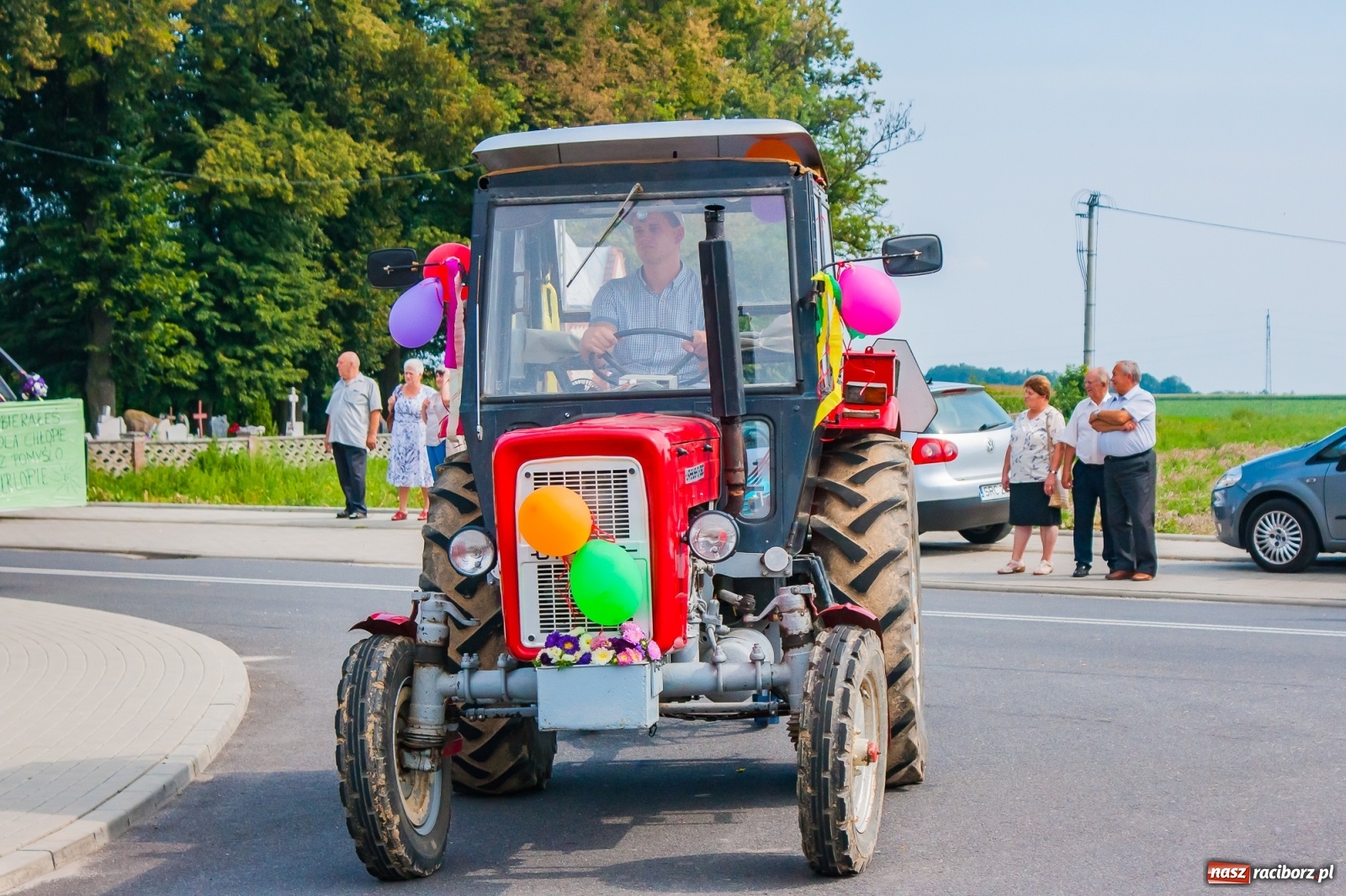 Zdjęcie w galerii na portalu naszraciborz.pl: Pozbierałeś z pola chłopie, teraz pomyśl o urlopie. Dożynki w Szonowicach [FOTO i WIDEO] wiadomości z regionu