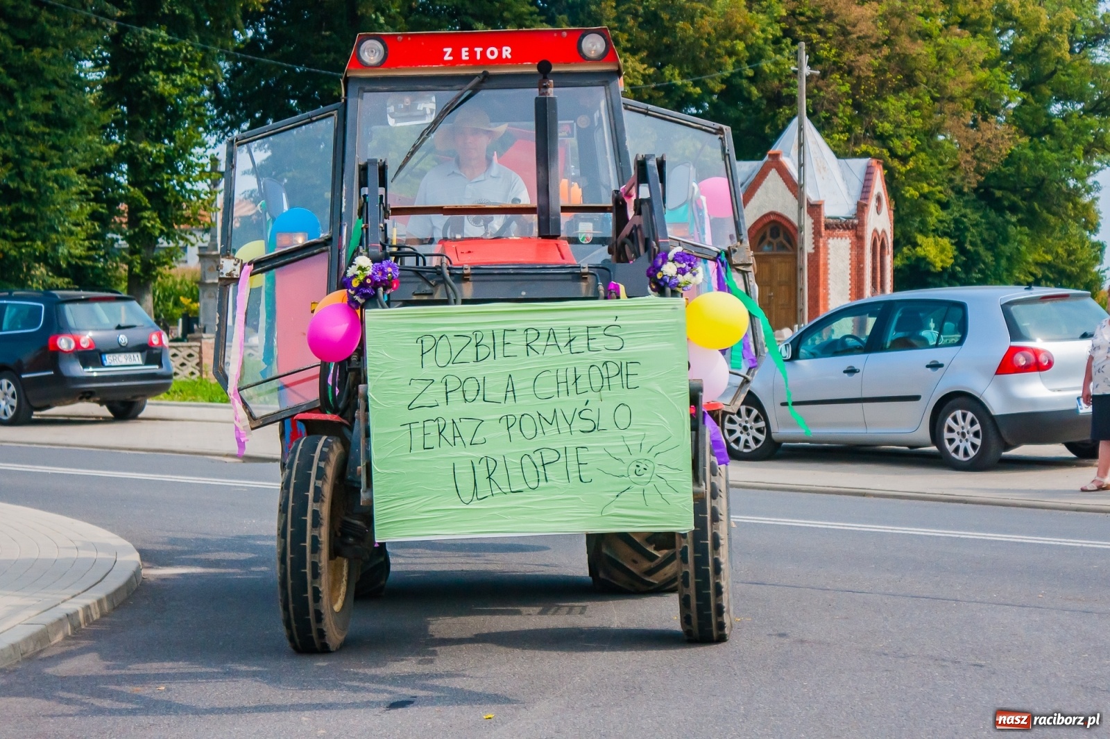 Zdjęcie w galerii na portalu naszraciborz.pl: Pozbierałeś z pola chłopie, teraz pomyśl o urlopie. Dożynki w Szonowicach [FOTO i WIDEO] wiadomości z regionu