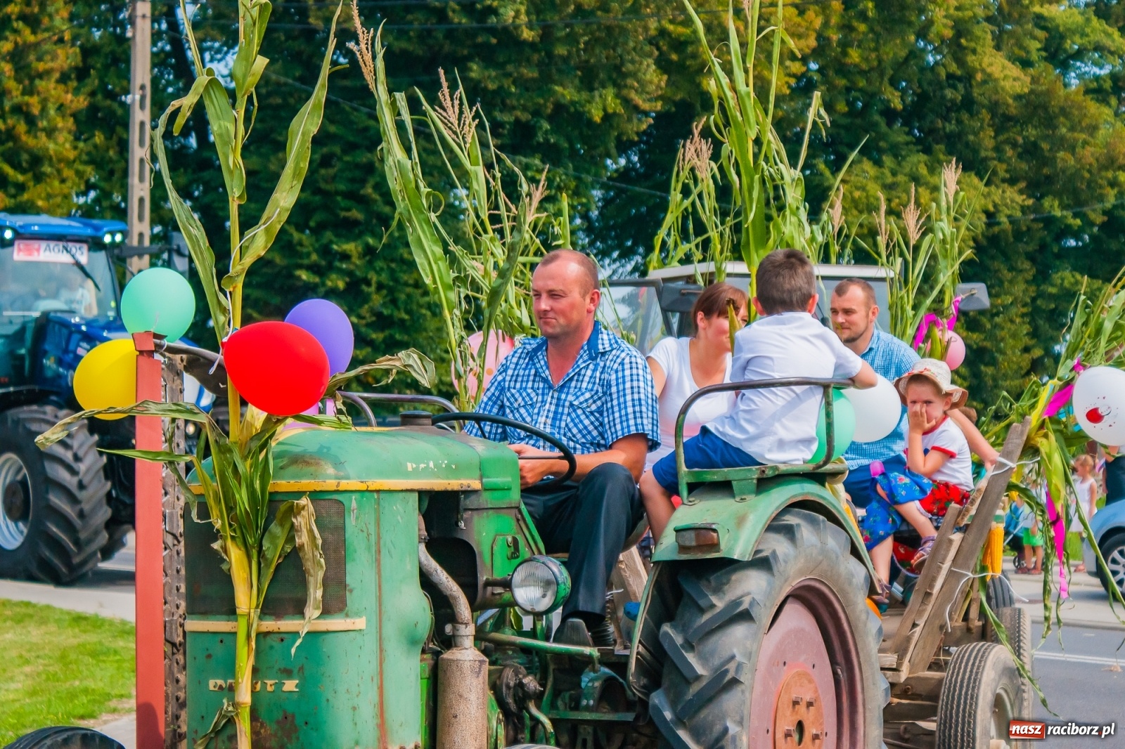 Zdjęcie w galerii na portalu naszraciborz.pl: Pozbierałeś z pola chłopie, teraz pomyśl o urlopie. Dożynki w Szonowicach [FOTO i WIDEO] wiadomości z regionu