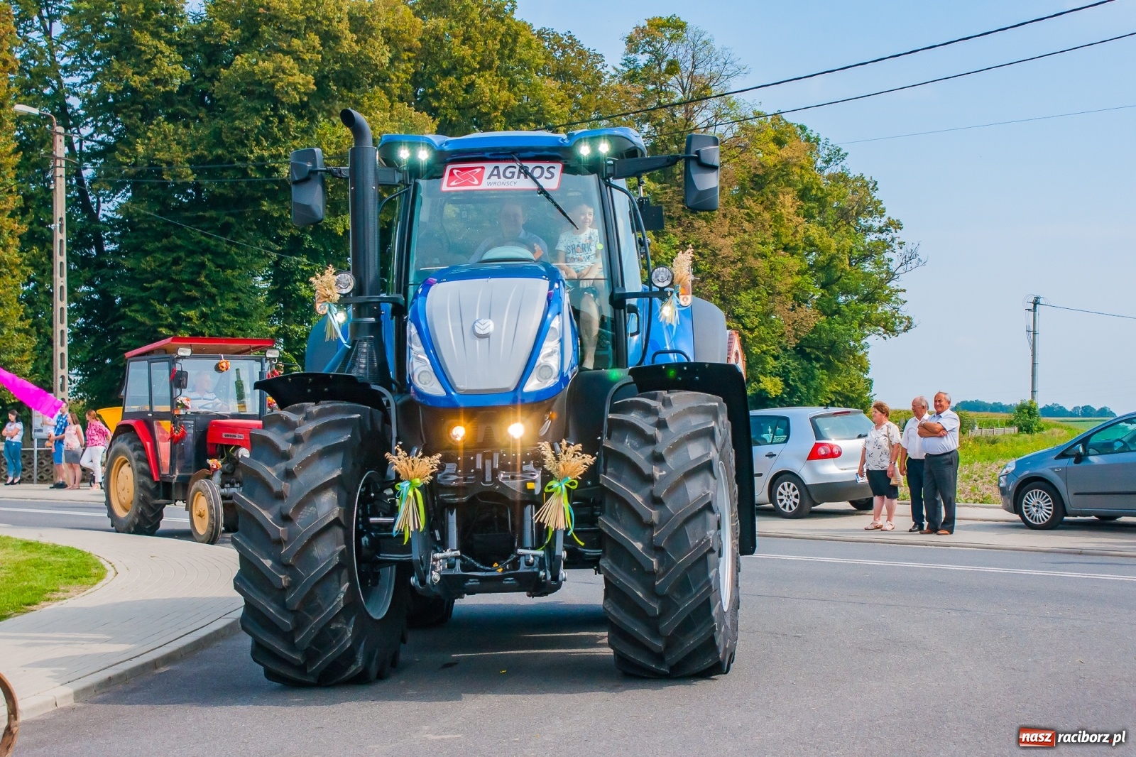 Zdjęcie w galerii na portalu naszraciborz.pl: Pozbierałeś z pola chłopie, teraz pomyśl o urlopie. Dożynki w Szonowicach [FOTO i WIDEO] wiadomości z regionu
