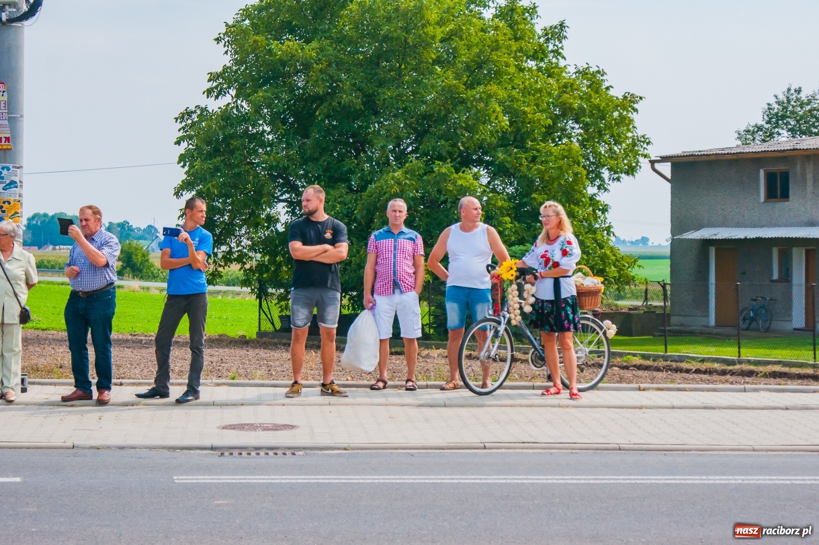 Zdjęcie w galerii na portalu naszraciborz.pl: Pozbierałeś z pola chłopie, teraz pomyśl o urlopie. Dożynki w Szonowicach [FOTO i WIDEO] wiadomości z regionu