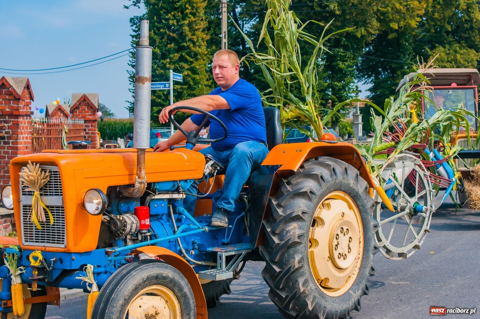 Zdjęcie w galerii na portalu naszraciborz.pl: Pozbierałeś z pola chłopie, teraz pomyśl o urlopie. Dożynki w Szonowicach [FOTO i WIDEO] wiadomości z regionu