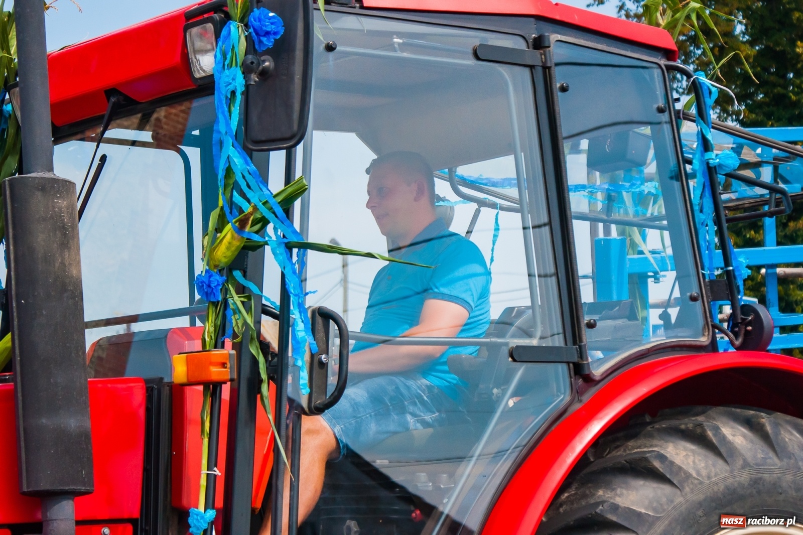 Zdjęcie w galerii na portalu naszraciborz.pl: Pozbierałeś z pola chłopie, teraz pomyśl o urlopie. Dożynki w Szonowicach [FOTO i WIDEO] wiadomości z regionu