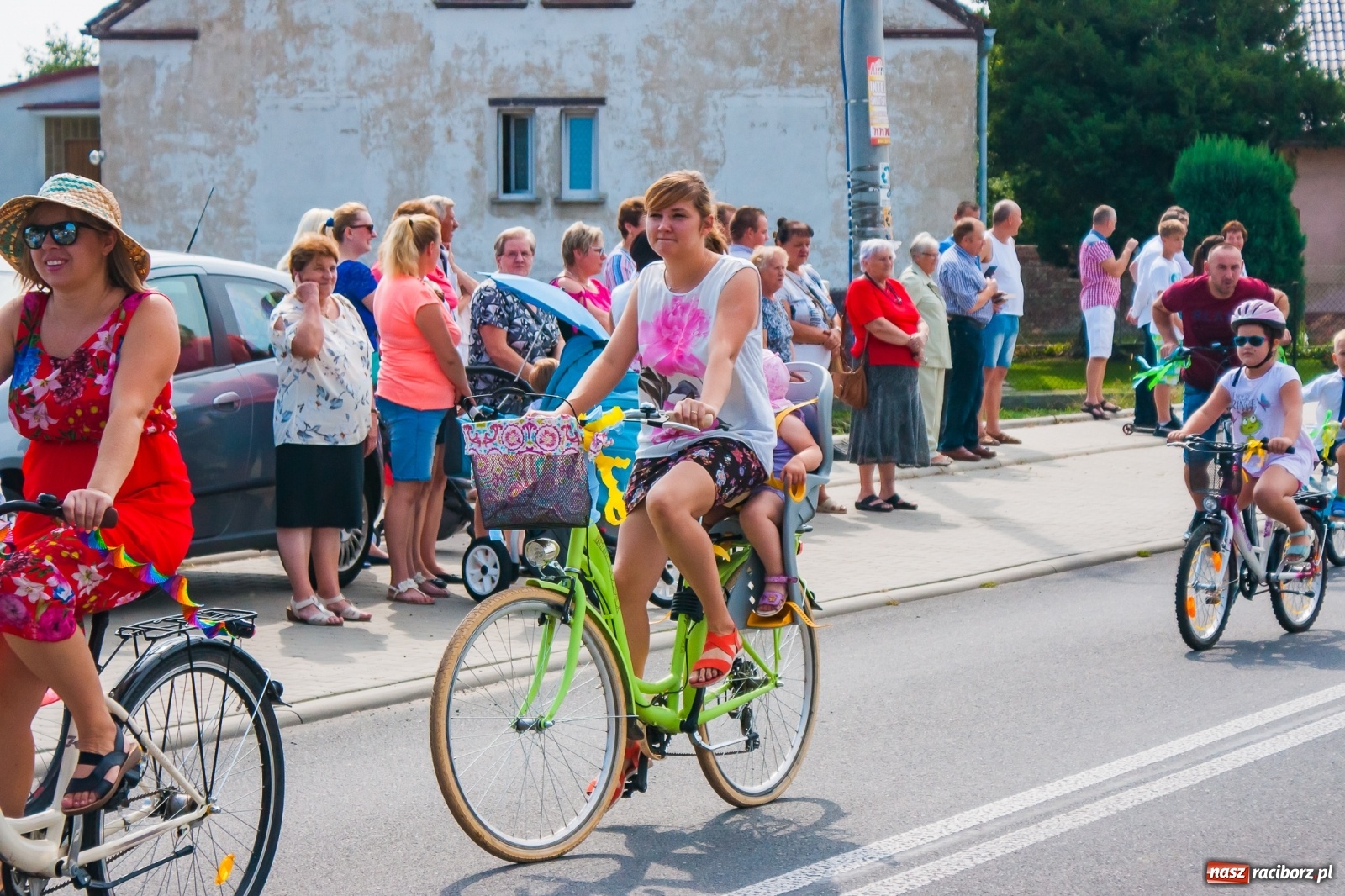 Zdjęcie w galerii na portalu naszraciborz.pl: Pozbierałeś z pola chłopie, teraz pomyśl o urlopie. Dożynki w Szonowicach [FOTO i WIDEO] wiadomości z regionu