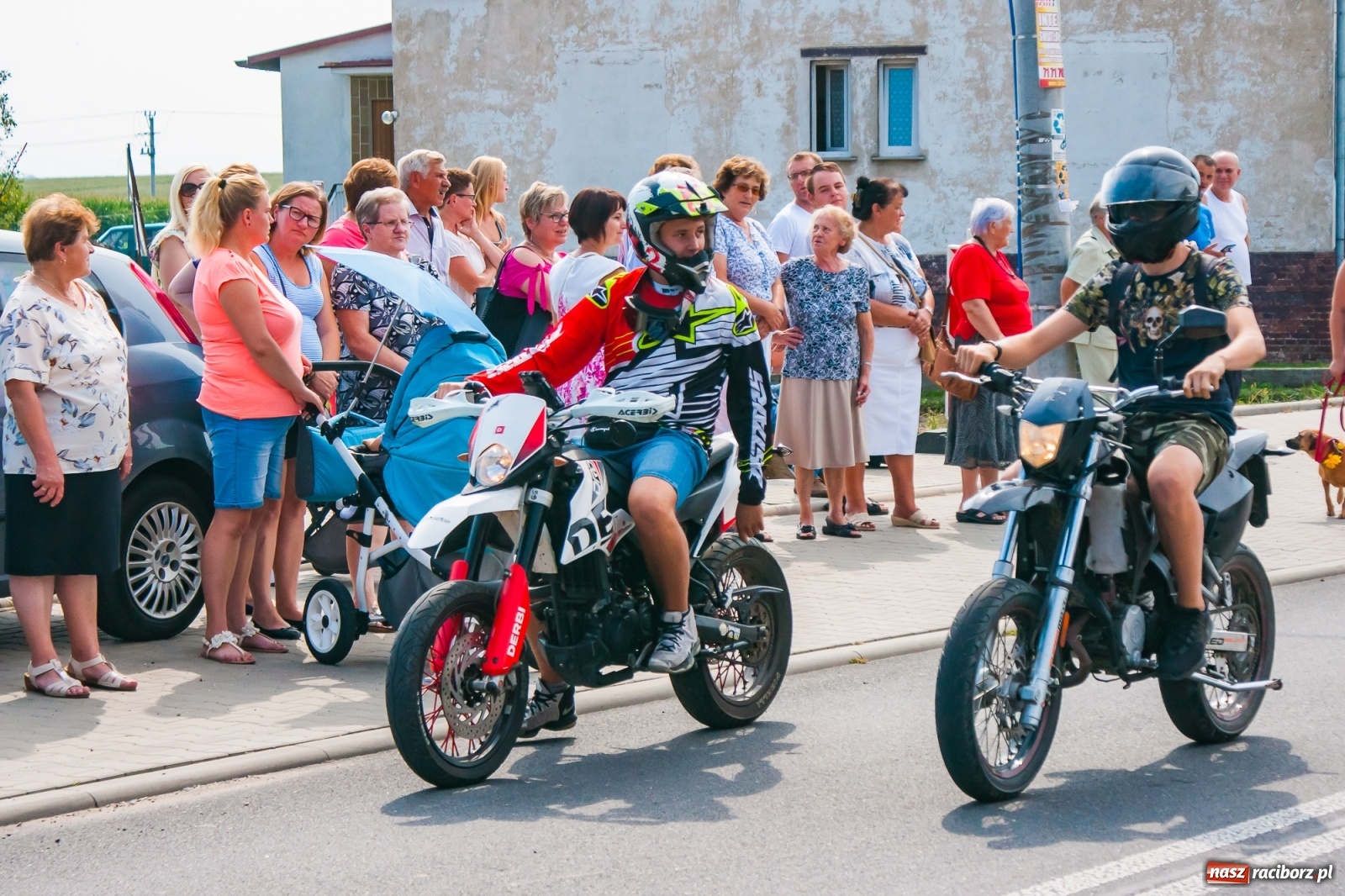 Zdjęcie w galerii na portalu naszraciborz.pl: Pozbierałeś z pola chłopie, teraz pomyśl o urlopie. Dożynki w Szonowicach [FOTO i WIDEO] wiadomości z regionu