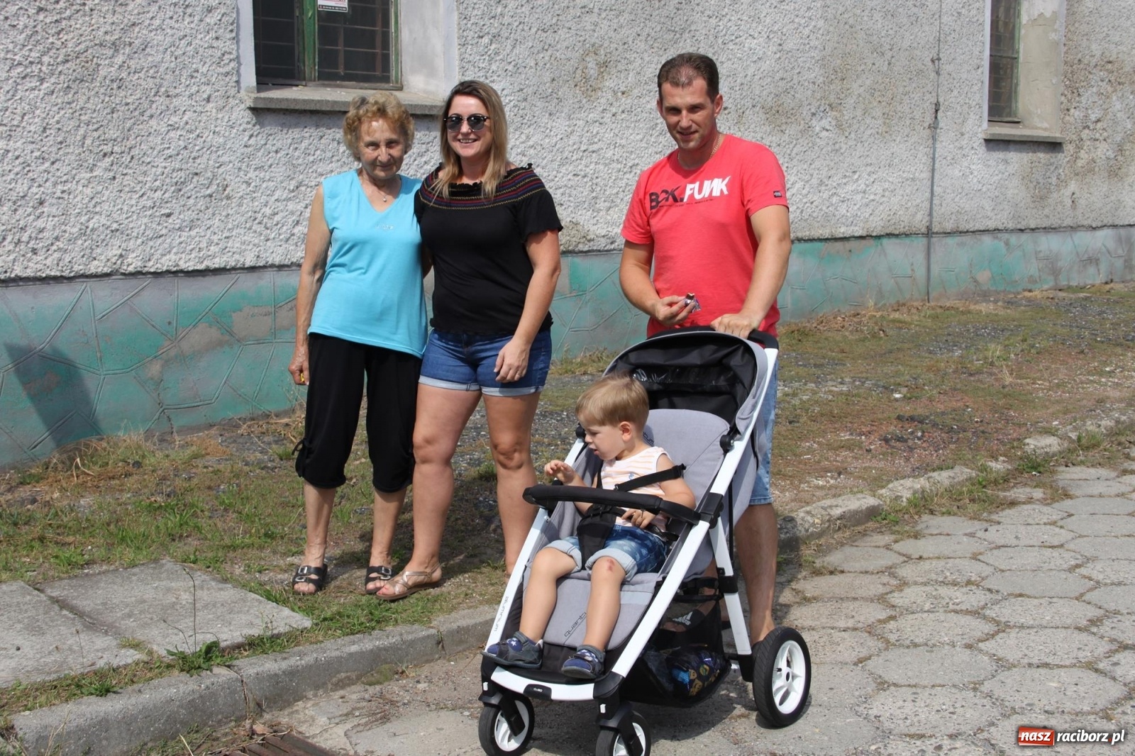 Zdjęcie w galerii na portalu naszraciborz.pl: Wojnowice. Po rewii przebojów czas na korowód [FOTO i WIDEO] wiadomości z regionu