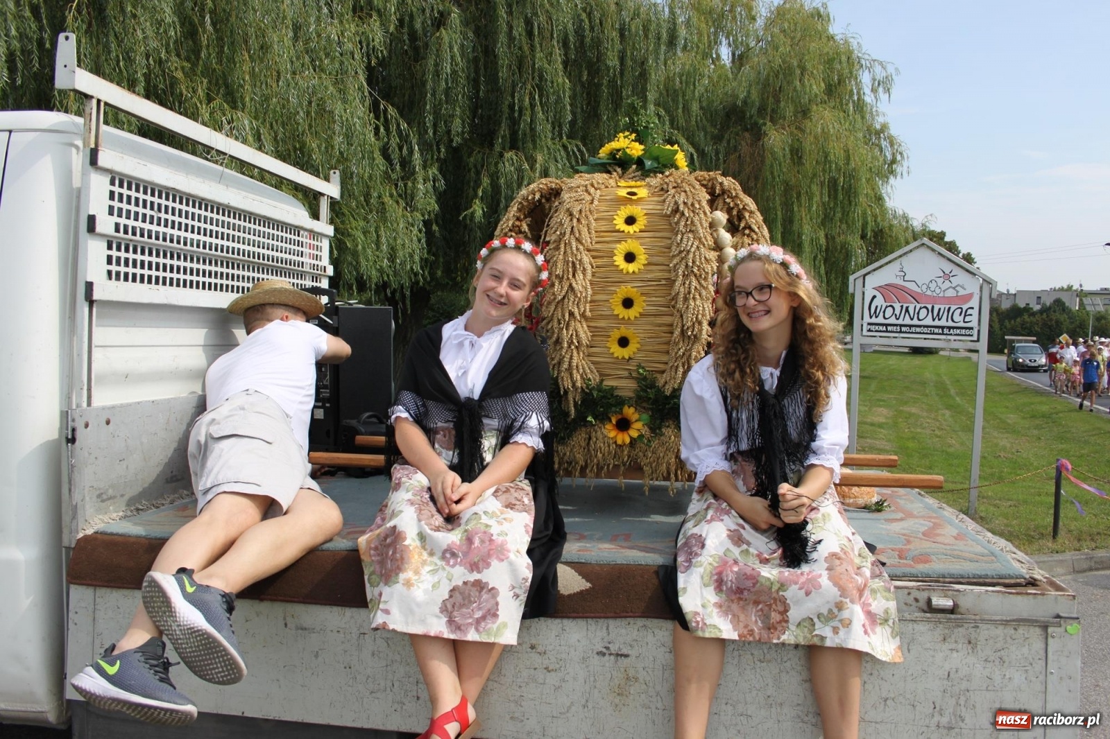 Zdjęcie w galerii na portalu naszraciborz.pl: Wojnowice. Po rewii przebojów czas na korowód [FOTO i WIDEO] wiadomości z regionu