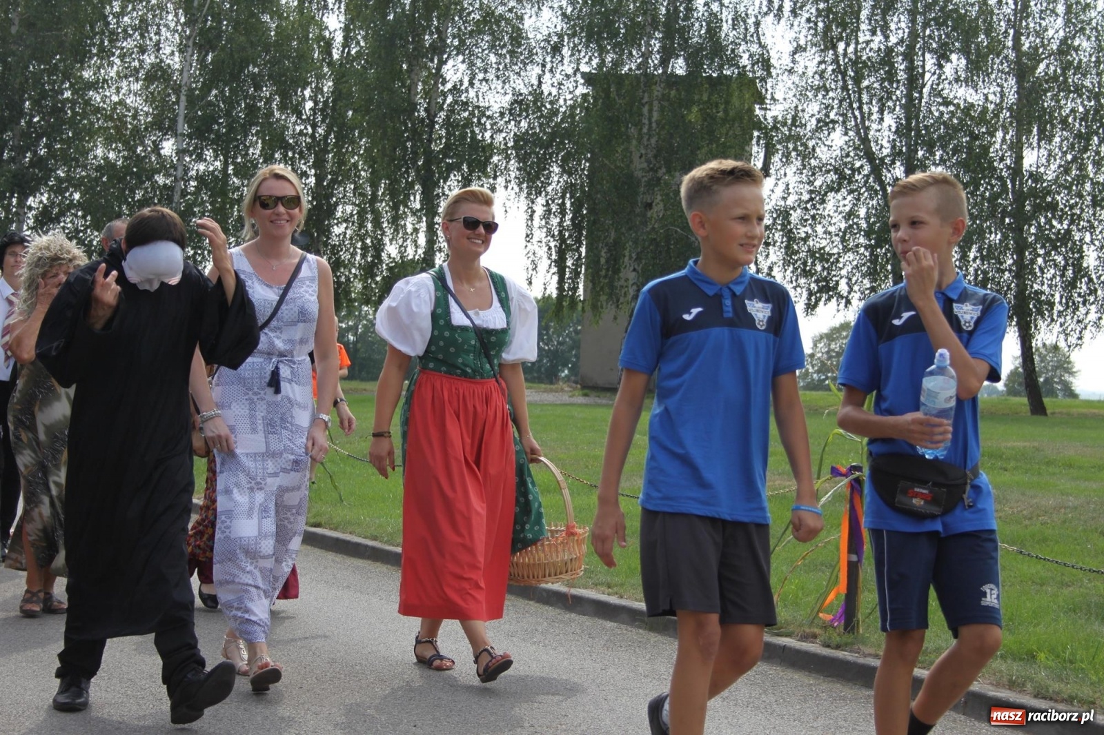 Zdjęcie w galerii na portalu naszraciborz.pl: Wojnowice. Po rewii przebojów czas na korowód [FOTO i WIDEO] wiadomości z regionu