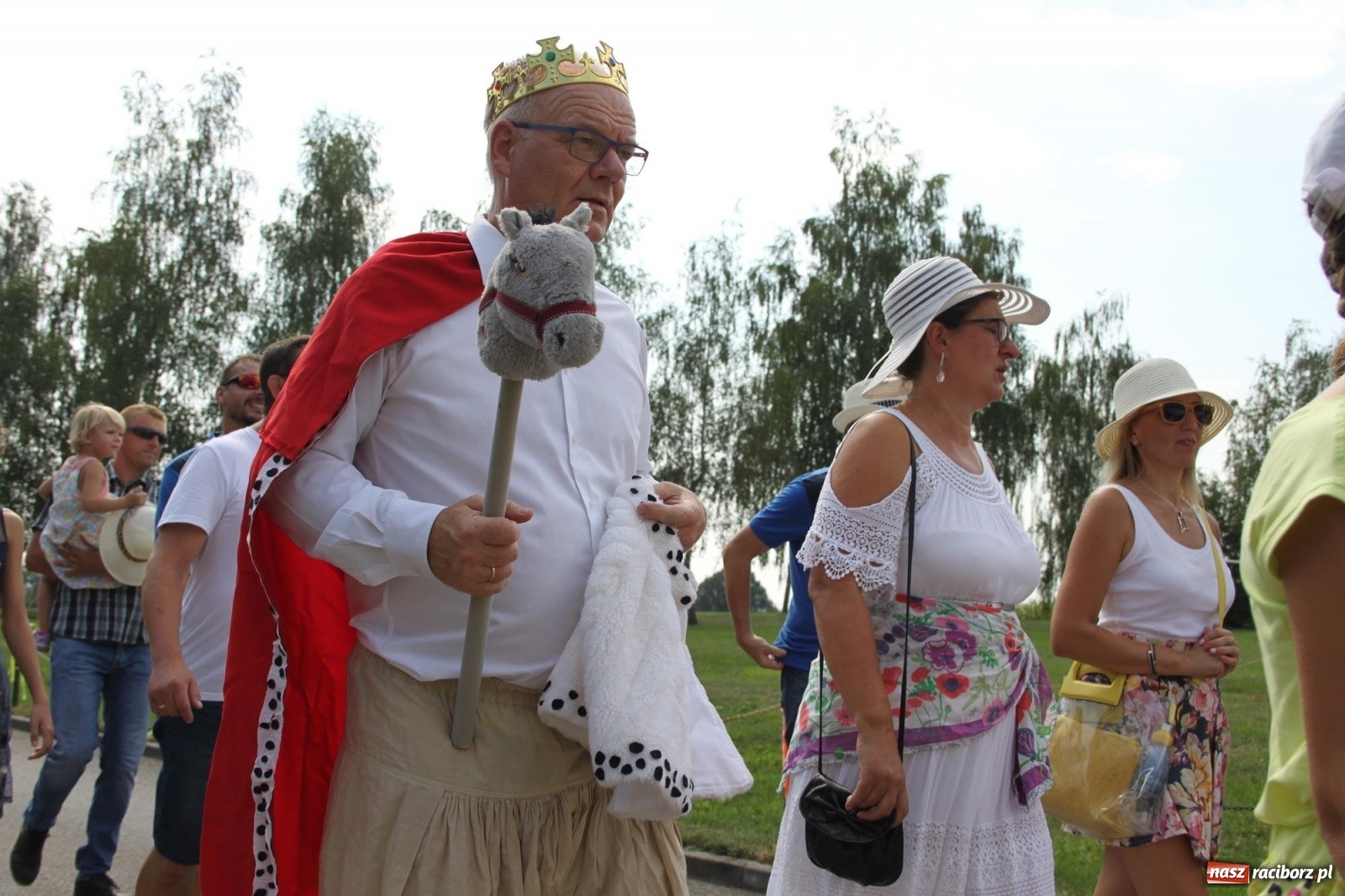 Zdjęcie w galerii na portalu naszraciborz.pl: Wojnowice. Po rewii przebojów czas na korowód [FOTO i WIDEO] wiadomości z regionu