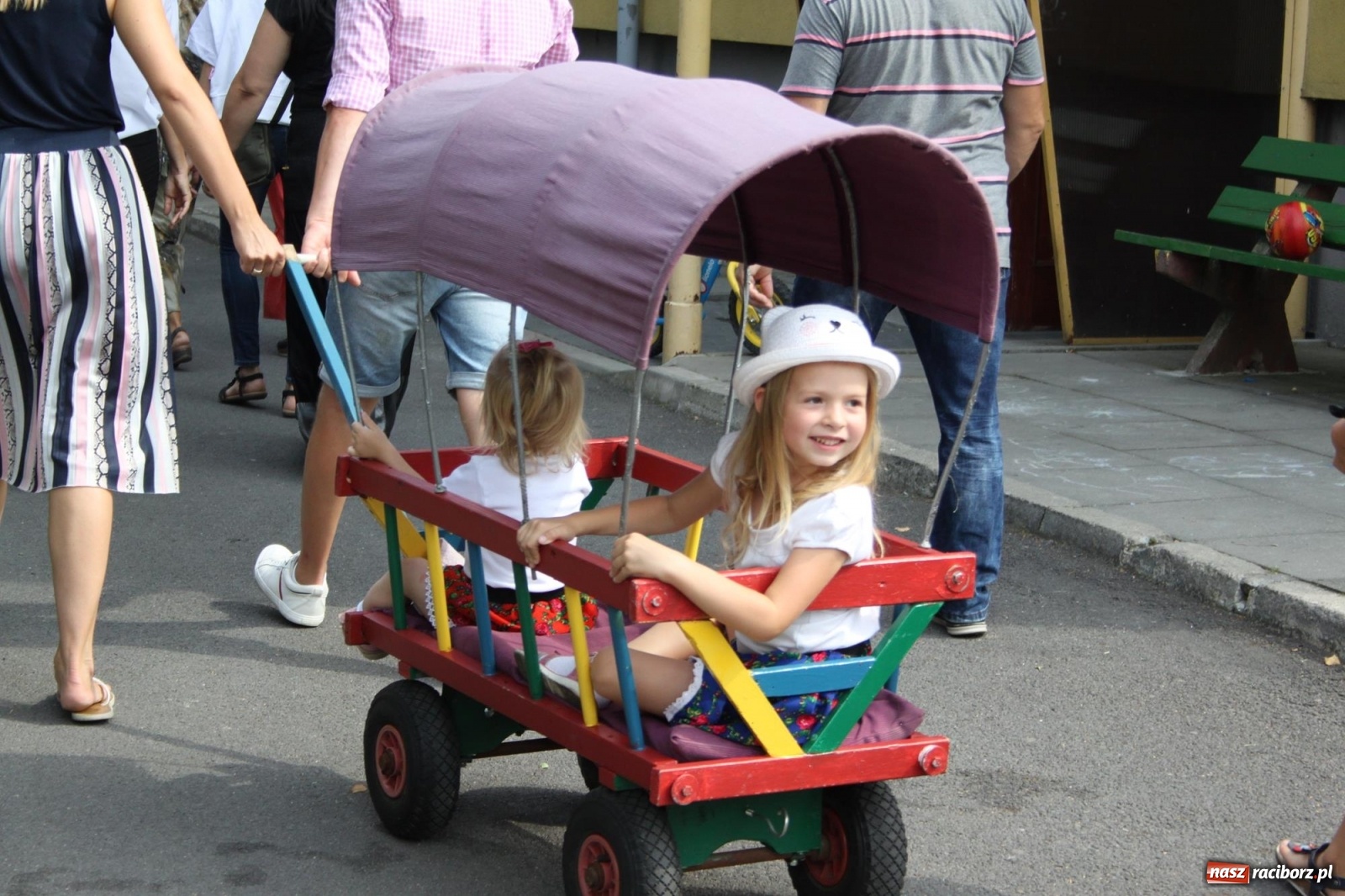 Zdjęcie w galerii na portalu naszraciborz.pl: Wojnowice. Po rewii przebojów czas na korowód [FOTO i WIDEO] wiadomości z regionu