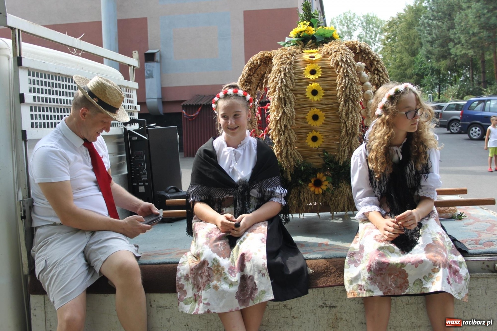 Zdjęcie w galerii na portalu naszraciborz.pl: Wojnowice. Po rewii przebojów czas na korowód [FOTO i WIDEO] wiadomości z regionu