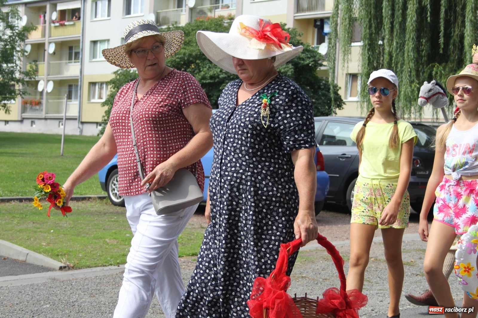 Zdjęcie w galerii na portalu naszraciborz.pl: Wojnowice. Po rewii przebojów czas na korowód [FOTO i WIDEO] wiadomości z regionu