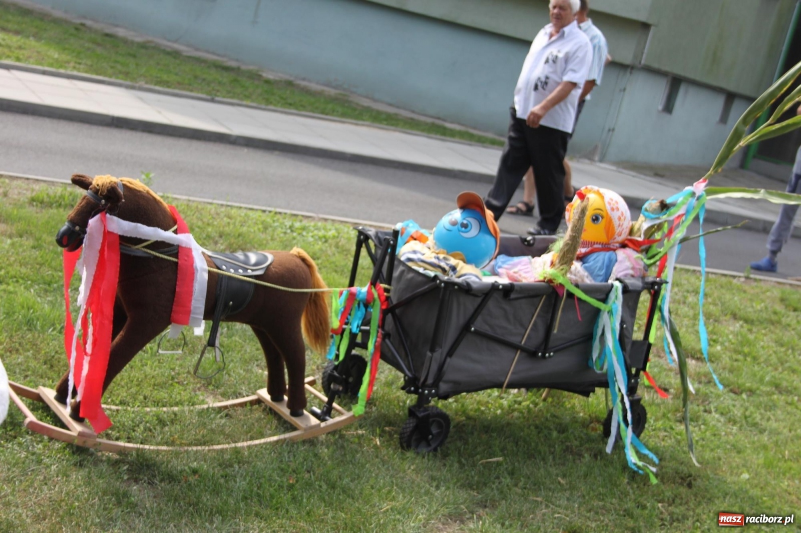 Zdjęcie w galerii na portalu naszraciborz.pl: Wojnowice. Po rewii przebojów czas na korowód [FOTO i WIDEO] wiadomości z regionu