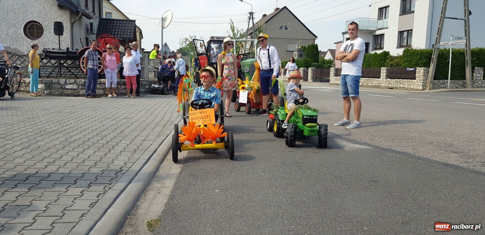 Zdjęcie w galerii na portalu naszraciborz.pl: Owsiszcze. Po korowodzie czas na ćwiczenia wiadomości z regionu