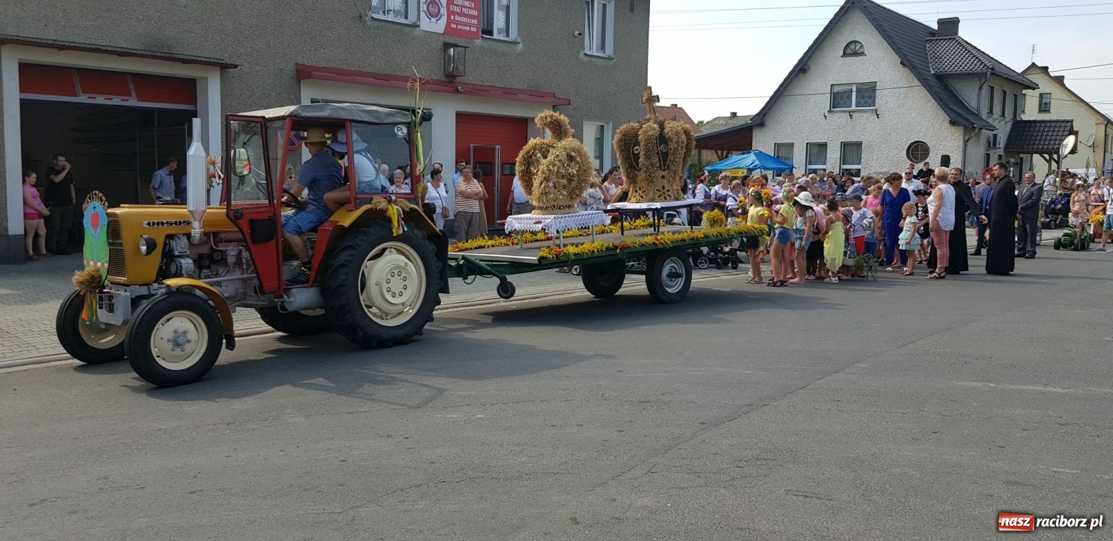 Zdjęcie w galerii na portalu naszraciborz.pl: Owsiszcze. Po korowodzie czas na ćwiczenia wiadomości z regionu
