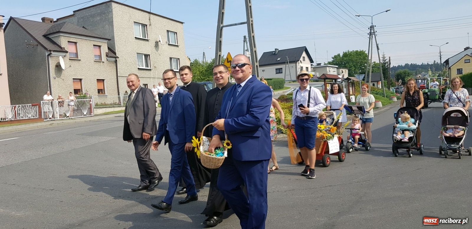 Zdjęcie w galerii na portalu naszraciborz.pl: Owsiszcze. Po korowodzie czas na ćwiczenia wiadomości z regionu