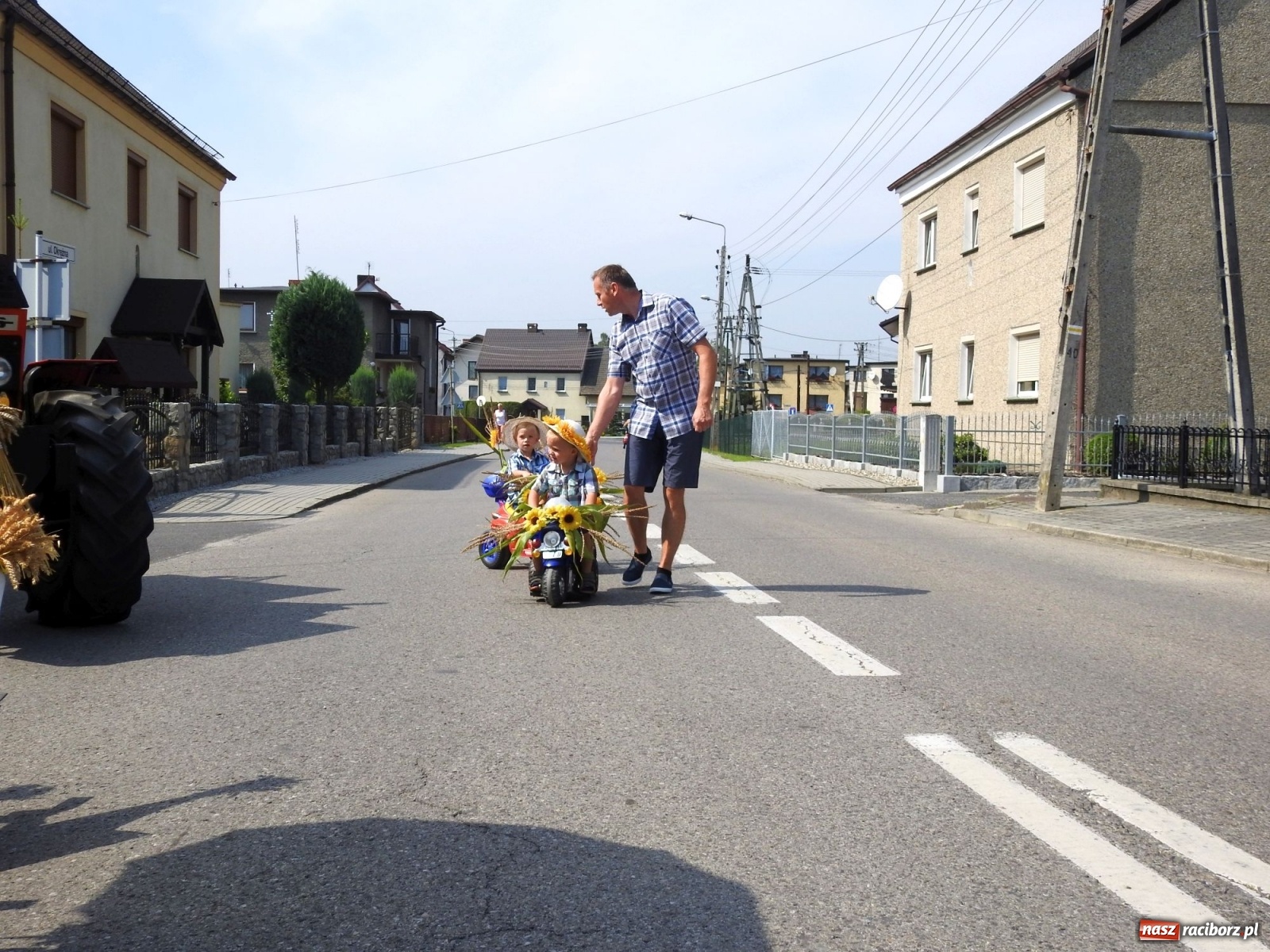 Zdjęcie w galerii na portalu naszraciborz.pl: Owsiszcze. Po korowodzie czas na ćwiczenia wiadomości z regionu
