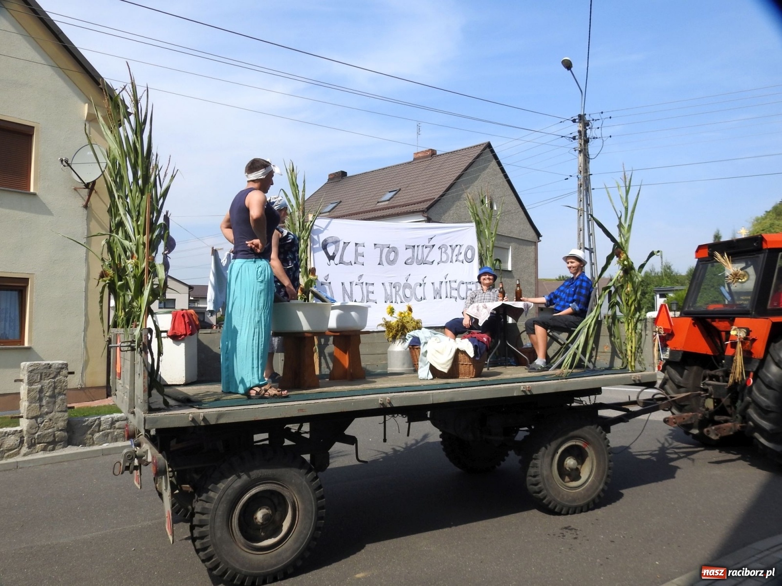 Zdjęcie w galerii na portalu naszraciborz.pl: Owsiszcze. Po korowodzie czas na ćwiczenia wiadomości z regionu