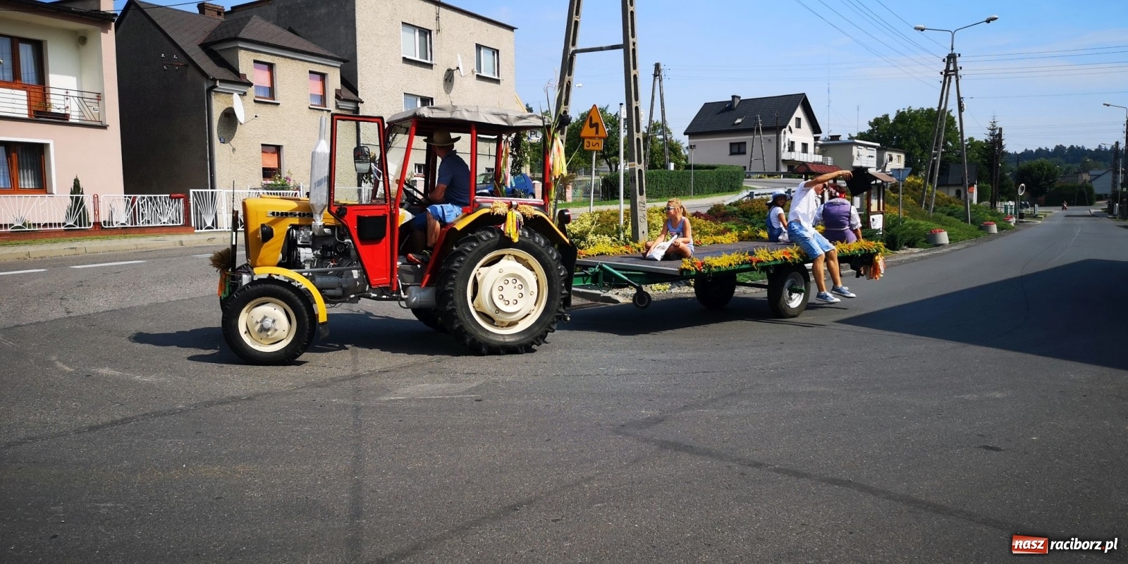 Zdjęcie w galerii na portalu naszraciborz.pl: Owsiszcze. Po korowodzie czas na ćwiczenia wiadomości z regionu