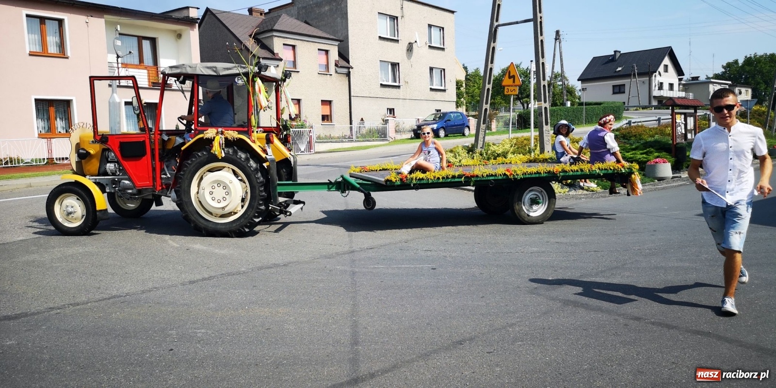 Zdjęcie w galerii na portalu naszraciborz.pl: Owsiszcze. Po korowodzie czas na ćwiczenia wiadomości z regionu