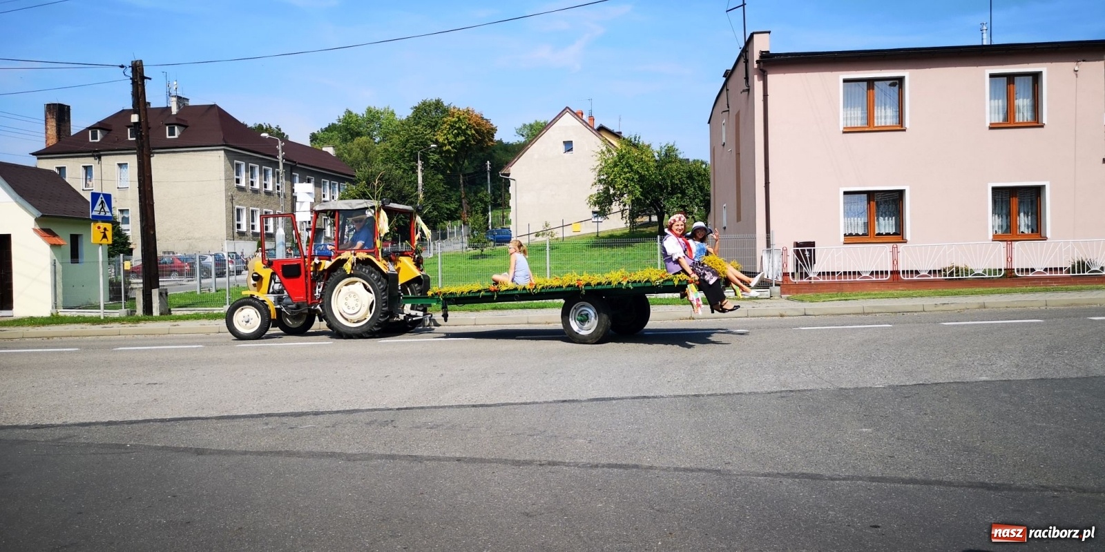 Zdjęcie w galerii na portalu naszraciborz.pl: Owsiszcze. Po korowodzie czas na ćwiczenia wiadomości z regionu