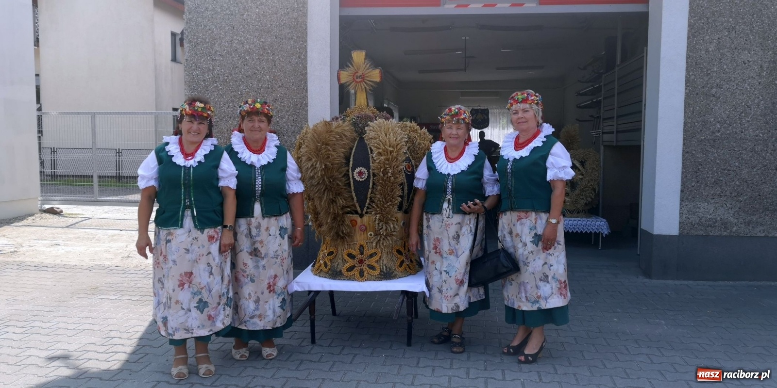 Zdjęcie w galerii na portalu naszraciborz.pl: Owsiszcze. Po korowodzie czas na ćwiczenia wiadomości z regionu