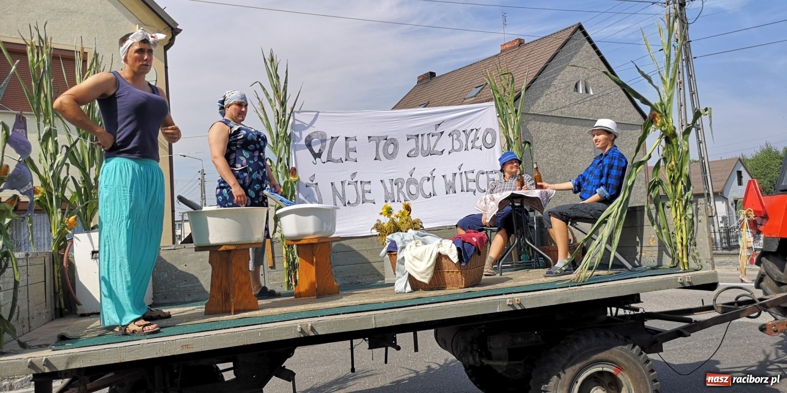 Zdjęcie w galerii na portalu naszraciborz.pl: Owsiszcze. Po korowodzie czas na ćwiczenia wiadomości z regionu