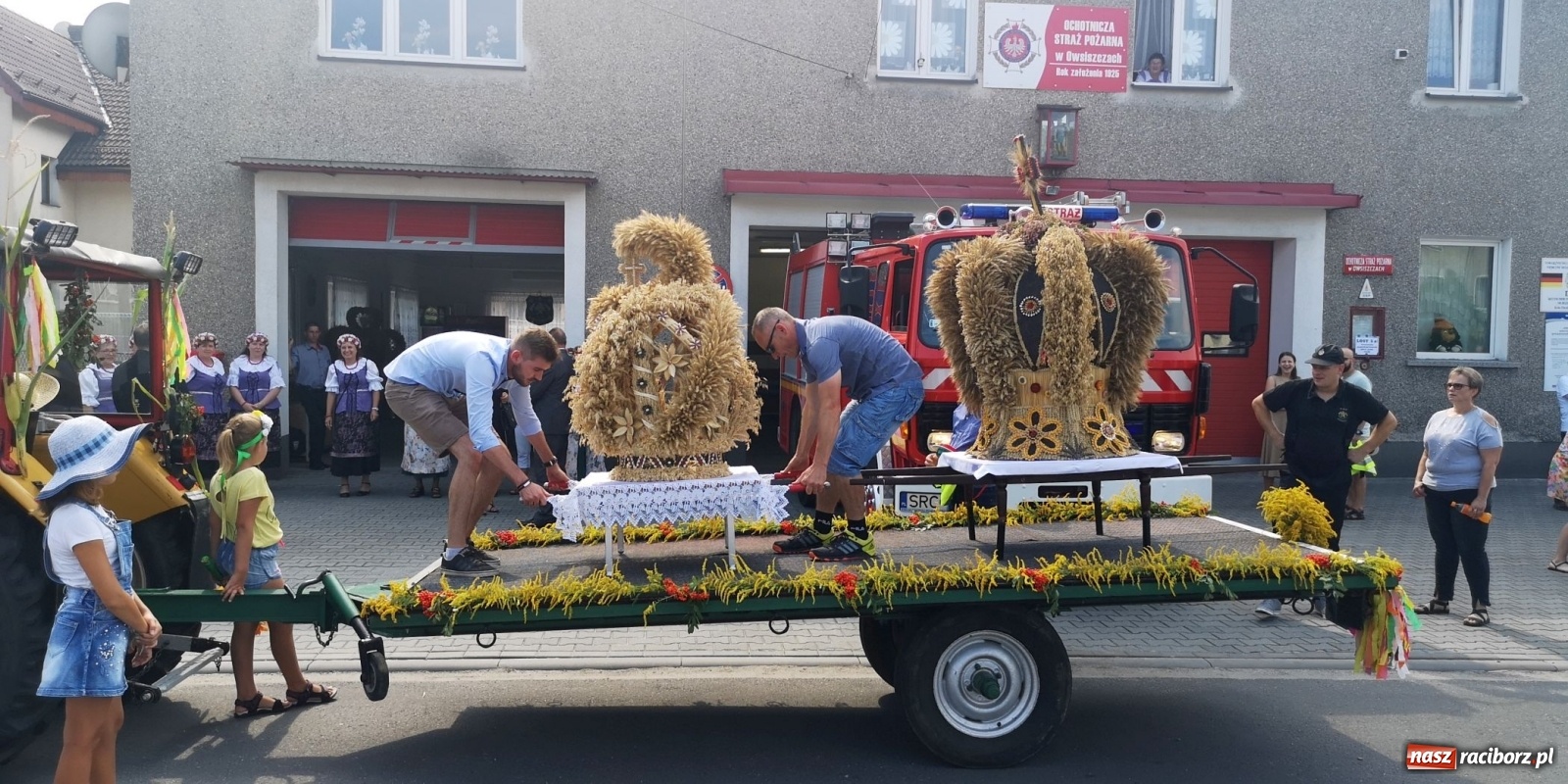 Zdjęcie w galerii na portalu naszraciborz.pl: Owsiszcze. Po korowodzie czas na ćwiczenia wiadomości z regionu