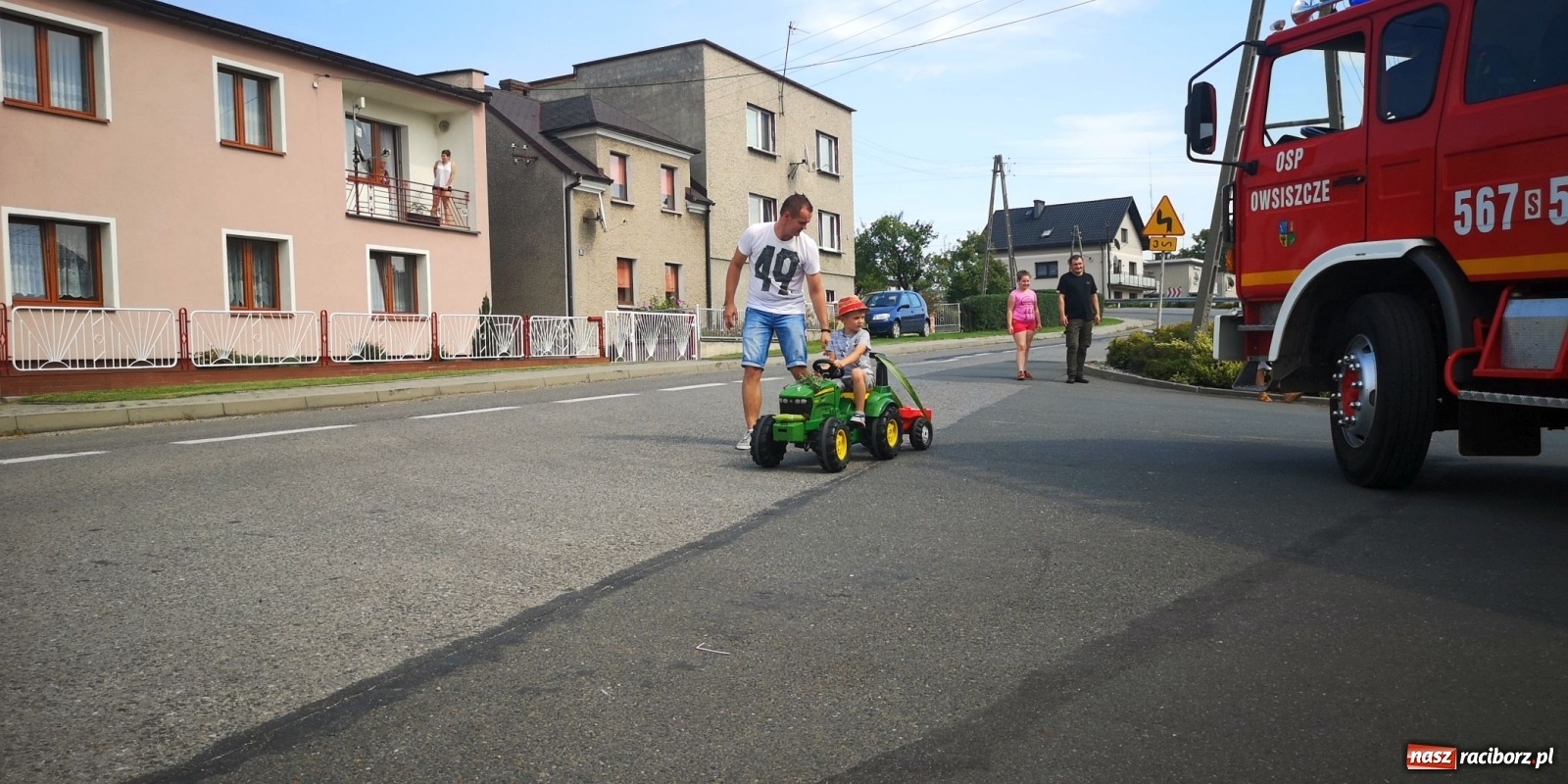 Zdjęcie w galerii na portalu naszraciborz.pl: Owsiszcze. Po korowodzie czas na ćwiczenia wiadomości z regionu