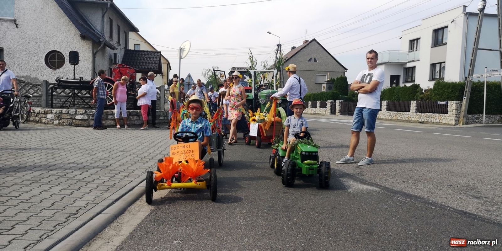 Zdjęcie w galerii na portalu naszraciborz.pl: Owsiszcze. Po korowodzie czas na ćwiczenia wiadomości z regionu