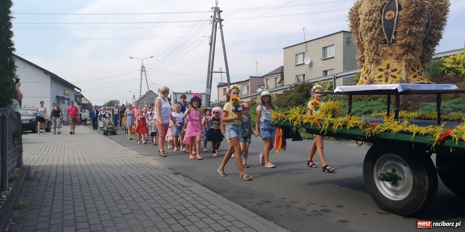 Zdjęcie w galerii na portalu naszraciborz.pl: Owsiszcze. Po korowodzie czas na ćwiczenia wiadomości z regionu