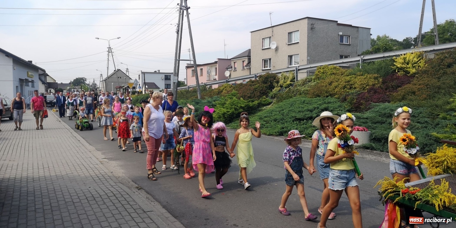 Zdjęcie w galerii na portalu naszraciborz.pl: Owsiszcze. Po korowodzie czas na ćwiczenia wiadomości z regionu