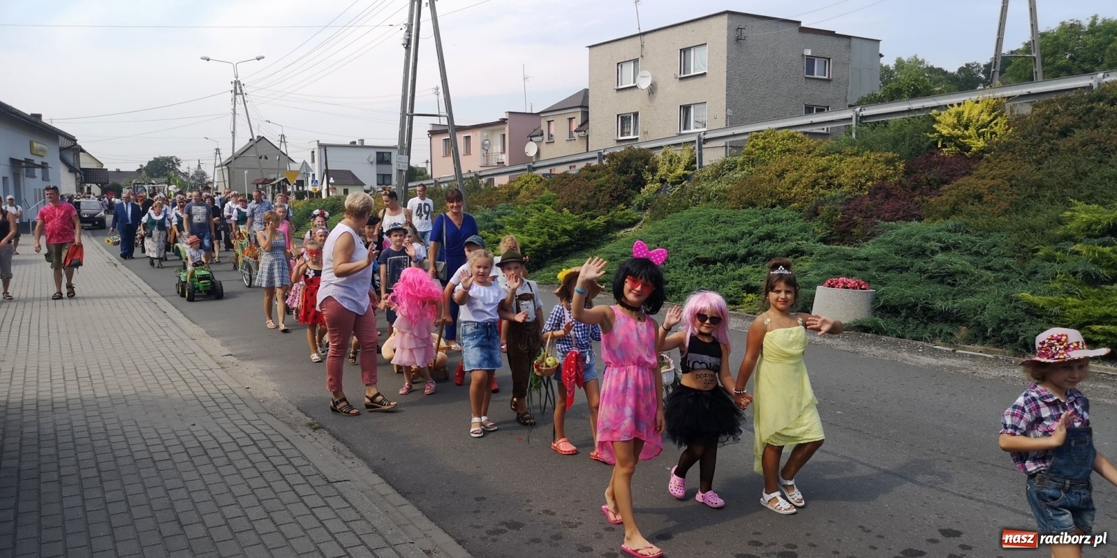 Zdjęcie w galerii na portalu naszraciborz.pl: Owsiszcze. Po korowodzie czas na ćwiczenia wiadomości z regionu