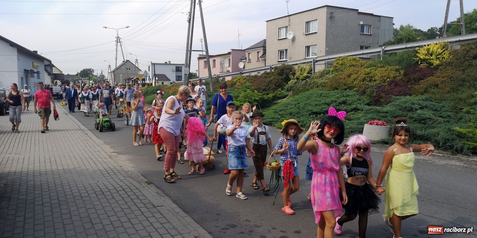 Zdjęcie w galerii na portalu naszraciborz.pl: Owsiszcze. Po korowodzie czas na ćwiczenia wiadomości z regionu