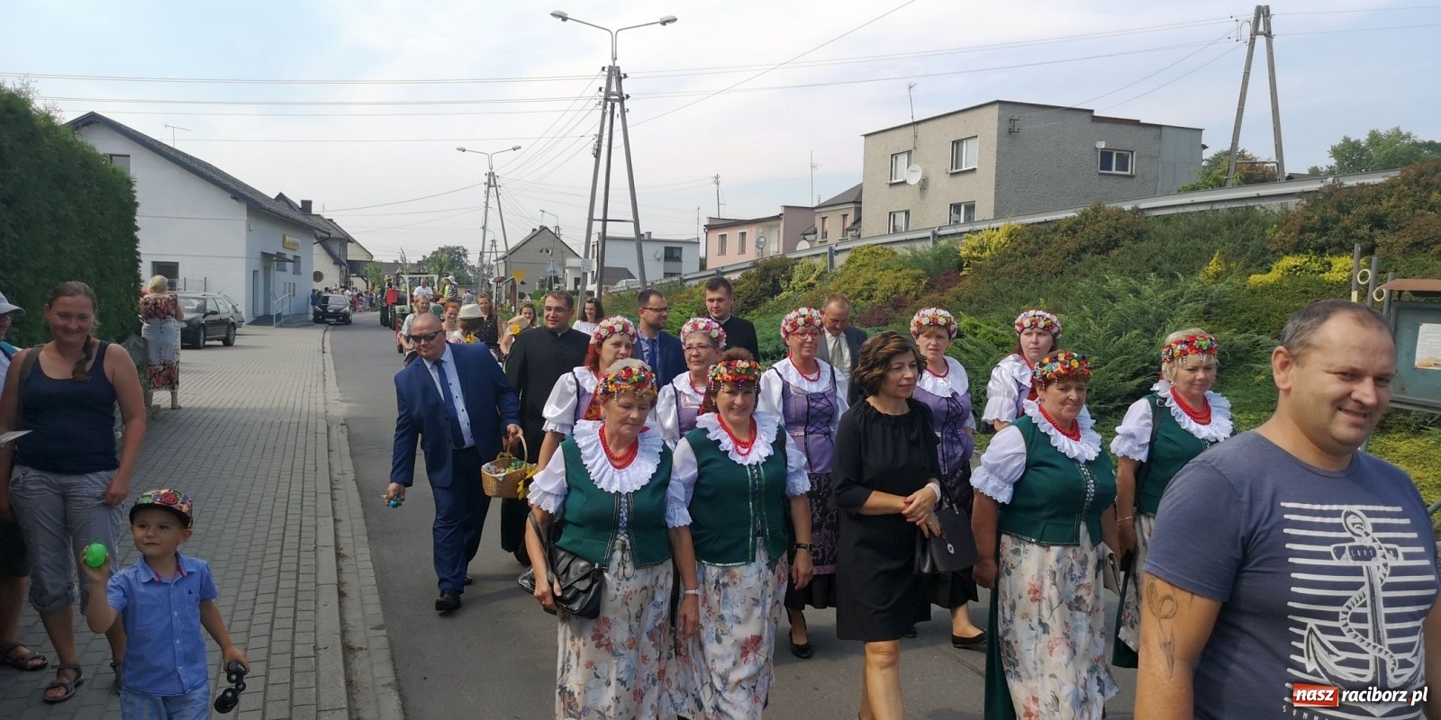 Zdjęcie w galerii na portalu naszraciborz.pl: Owsiszcze. Po korowodzie czas na ćwiczenia wiadomości z regionu