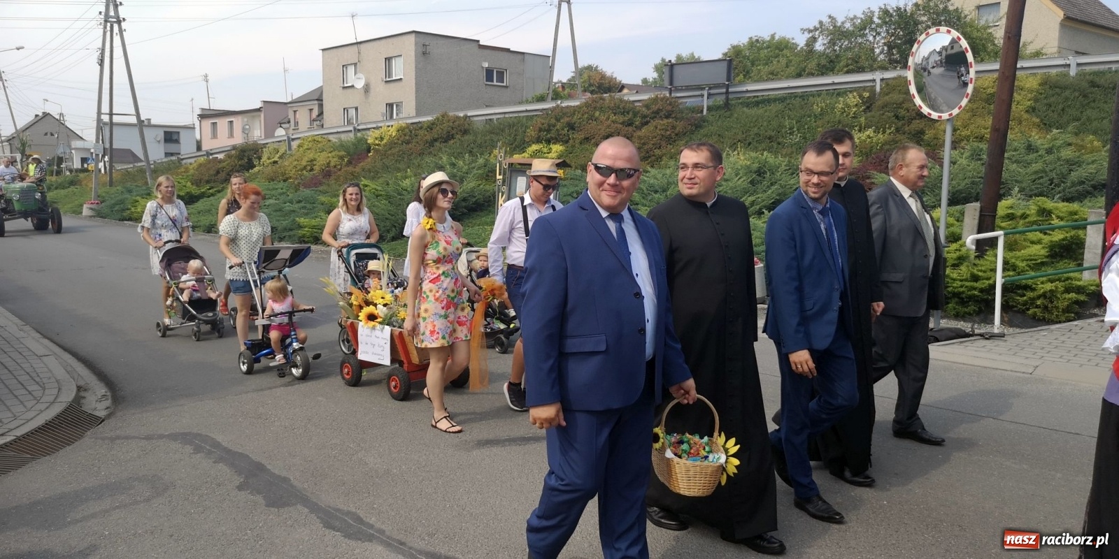 Zdjęcie w galerii na portalu naszraciborz.pl: Owsiszcze. Po korowodzie czas na ćwiczenia wiadomości z regionu