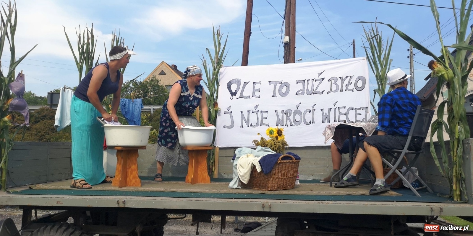 Zdjęcie w galerii na portalu naszraciborz.pl: Owsiszcze. Po korowodzie czas na ćwiczenia wiadomości z regionu