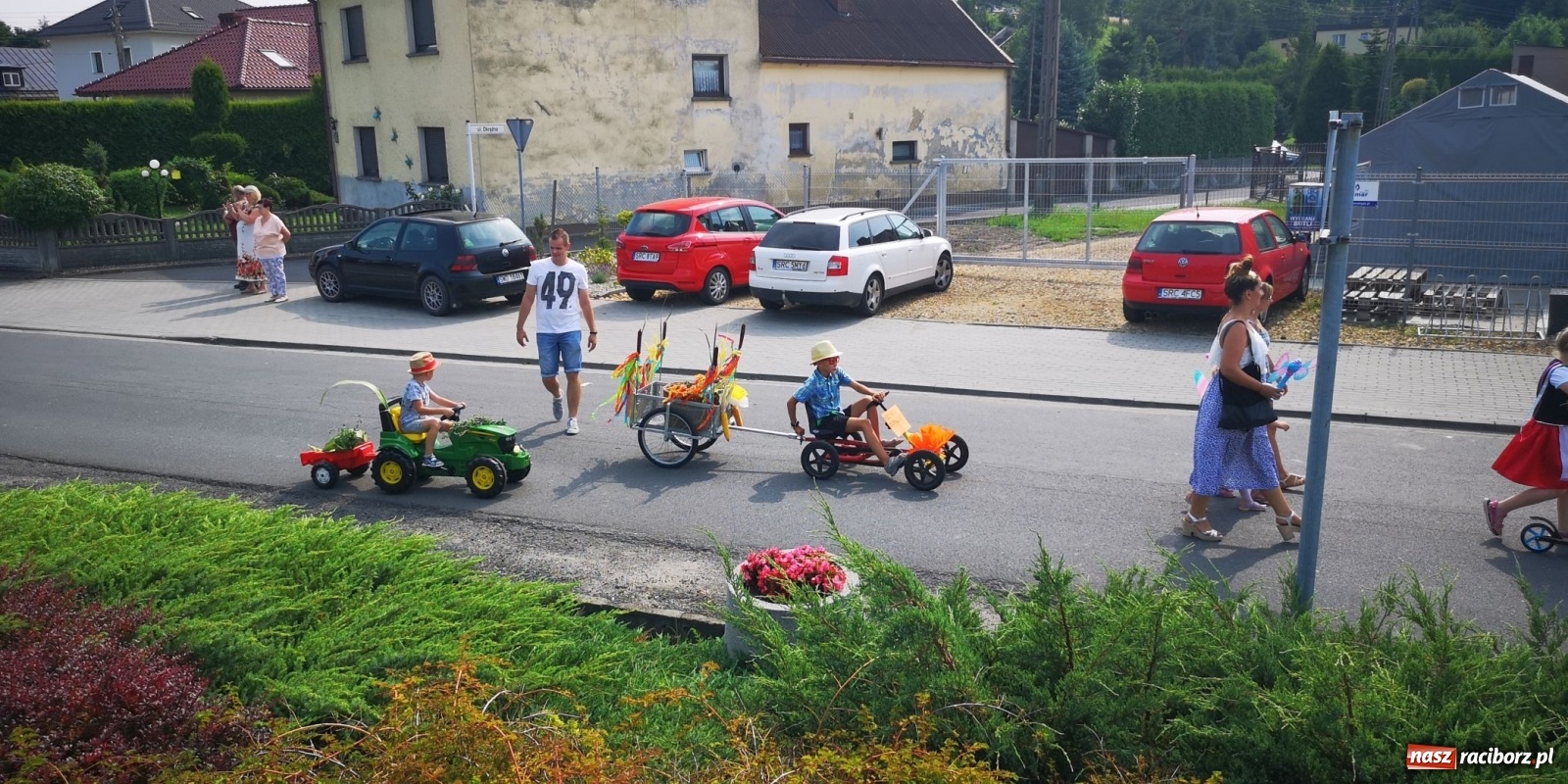 Zdjęcie w galerii na portalu naszraciborz.pl: Owsiszcze. Po korowodzie czas na ćwiczenia wiadomości z regionu