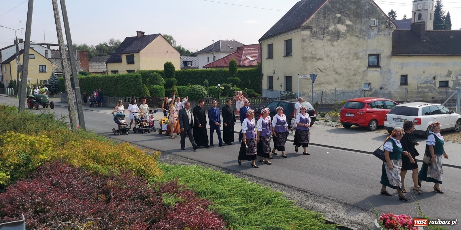 Zdjęcie w galerii na portalu naszraciborz.pl: Owsiszcze. Po korowodzie czas na ćwiczenia wiadomości z regionu