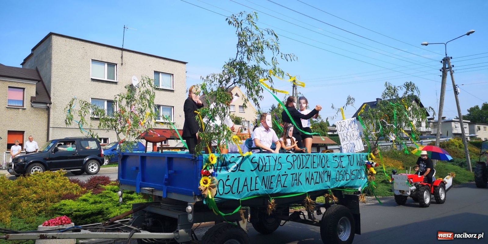 Zdjęcie w galerii na portalu naszraciborz.pl: Owsiszcze. Po korowodzie czas na ćwiczenia wiadomości z regionu