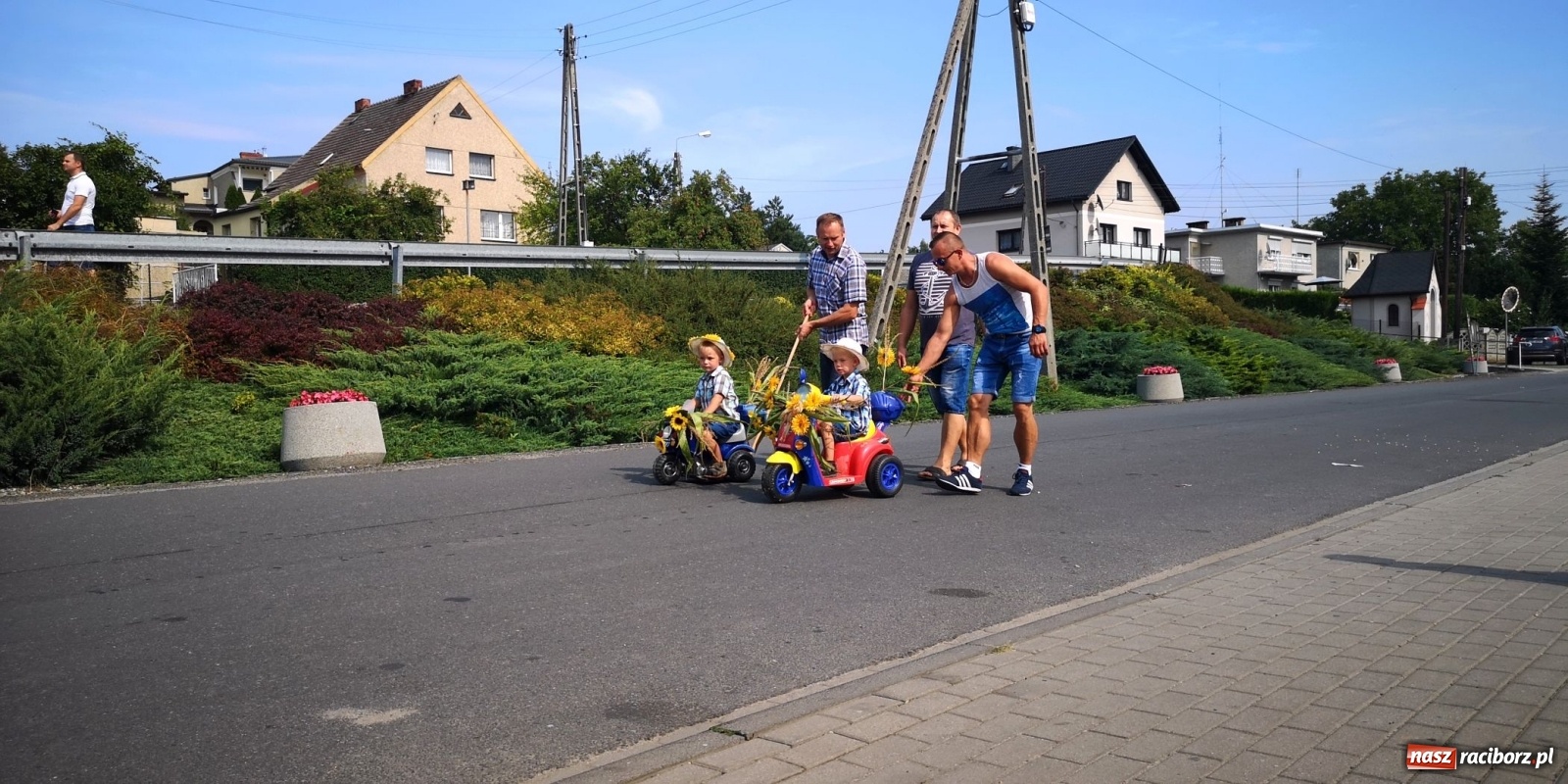 Zdjęcie w galerii na portalu naszraciborz.pl: Owsiszcze. Po korowodzie czas na ćwiczenia wiadomości z regionu