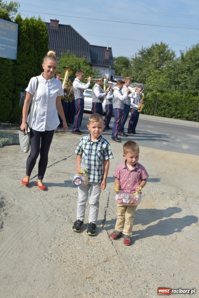 Zdjęcie w galerii na portalu naszraciborz.pl: Piękne panny z koroną żniwną. Dożynki w Krzyżanowicach wiadomości z regionu