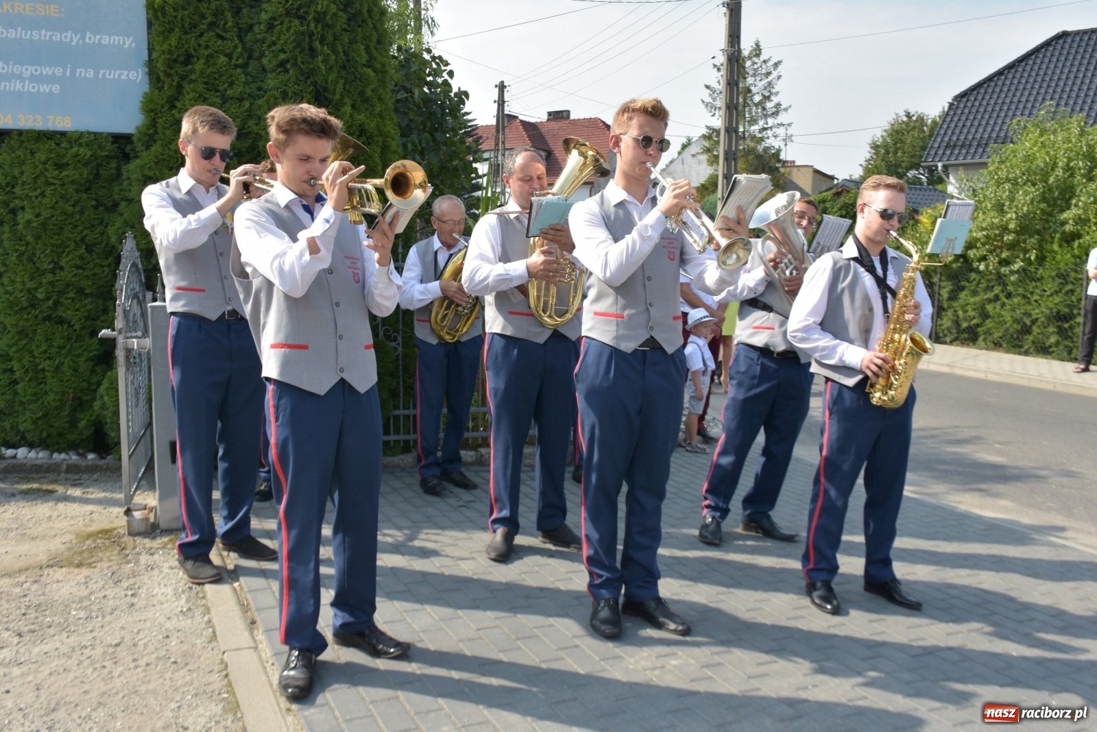Zdjęcie w galerii na portalu naszraciborz.pl: Piękne panny z koroną żniwną. Dożynki w Krzyżanowicach wiadomości z regionu